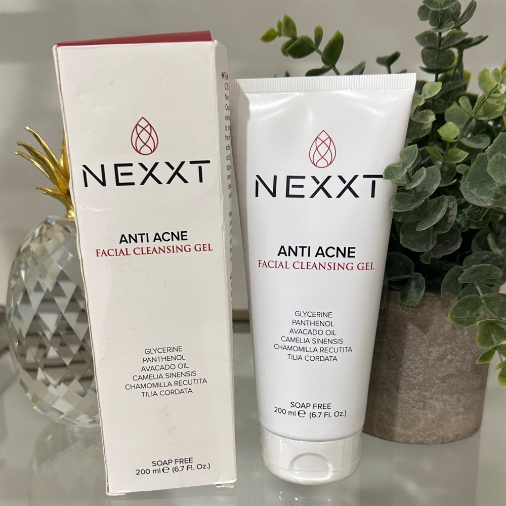 NEXXT Anti Acne Facial Cleansing Gel - White